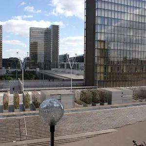 Seine Front / Lib. F.mitterrand Apartment